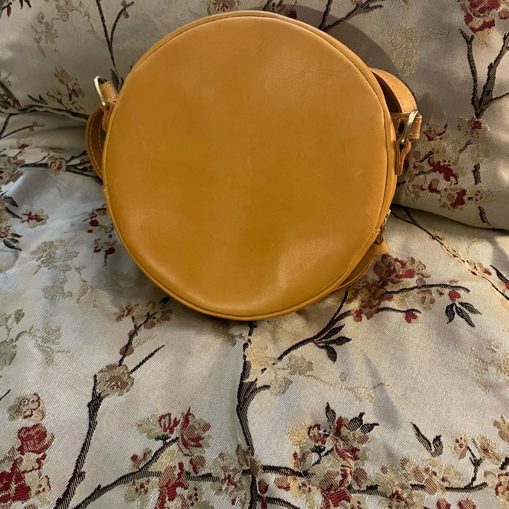 Portland Leather Round Crossbody Bag - sunflower - Picture 2 of 3